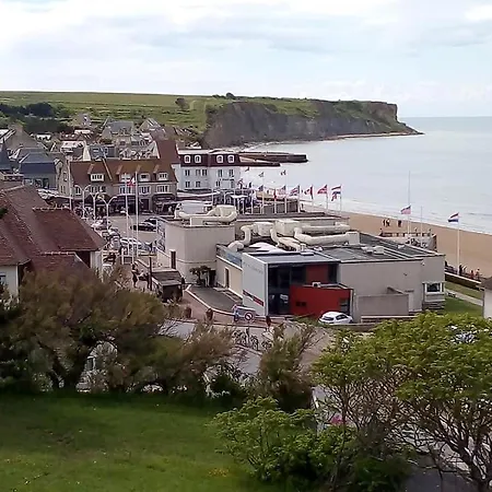 Apt Triplex Spacieux Et Lumineux Plein Centre Face Cathedrale Proche Omaha Beach דירה