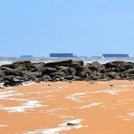 Apt Triplex Spacieux Et Lumineux Plein Centre Face Cathedrale Proche Omaha Beach アパート