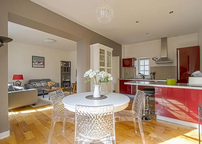 Appartement Apt Triplex Spacieux Et Lumineux Plein Centre Face Cathedrale Proche Omaha Beach *