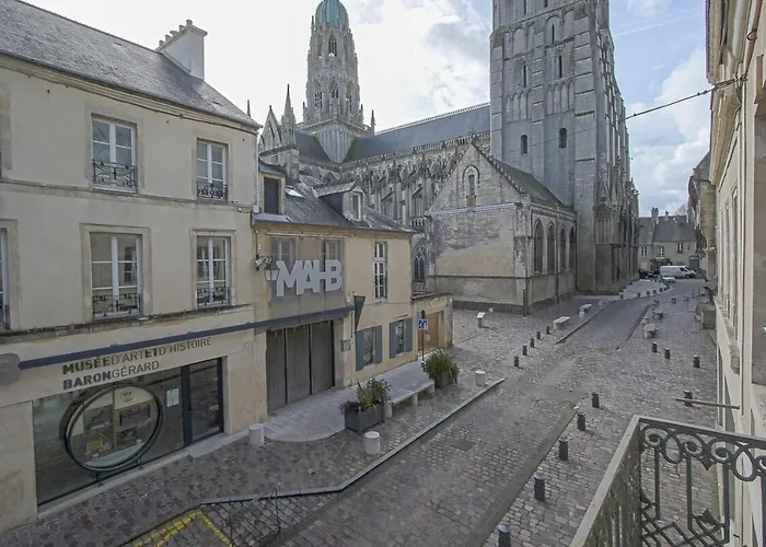 Apt Triplex Spacieux Et Lumineux Plein Centre Face Cathedrale Proche Omaha Beach Appartement *