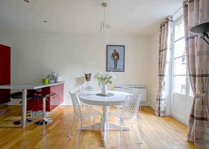 Apt Triplex Spacieux Et Lumineux Plein Centre Face Cathedrale Proche Omaha Beach Appartement *