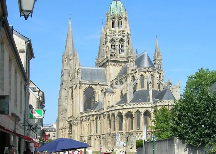 Apt Triplex Spacieux Et Lumineux Plein Centre Face Cathedrale Proche Omaha Beach *