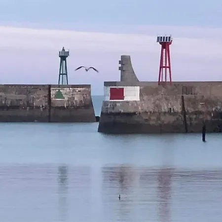 Apt Triplex Spacieux Et Lumineux Plein Centre Face Cathedrale Proche Omaha Beach *