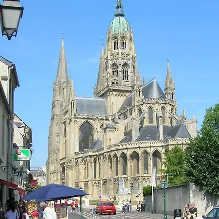 Apt Triplex Spacieux Et Lumineux Plein Centre Face Cathedrale Proche Omaha Beach *