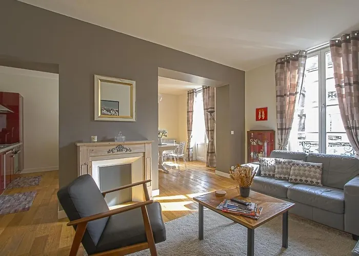 Apt Triplex Spacieux Et Lumineux Plein Centre Face Cathedrale Proche Omaha Beach Appartement *