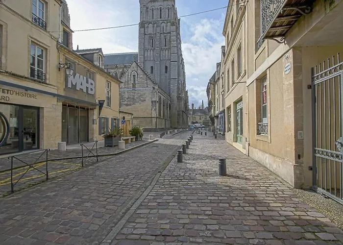 Appartement Apt Triplex Spacieux Et Lumineux Plein Centre Face Cathedrale Proche Omaha Beach Bayeux