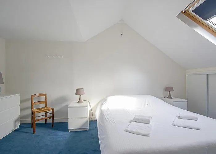 Appartement Apt Triplex Spacieux Et Lumineux Plein Centre Face Cathedrale Proche Omaha Beach *