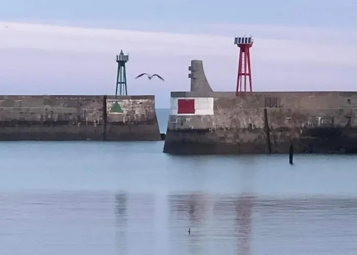 Apt Triplex Spacieux Et Lumineux Plein Centre Face Cathedrale Proche Omaha Beach *